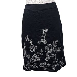 Covington 100% cotton black with white floral embroidery skirt size 4